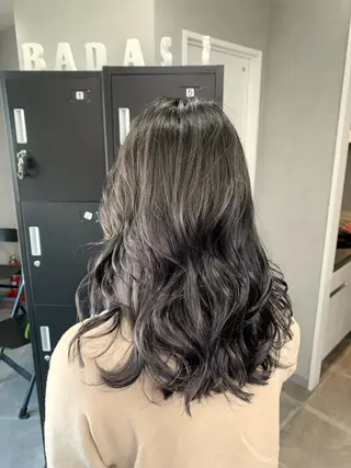 セミロング カラー 菊地 旬のヘアスタイル
