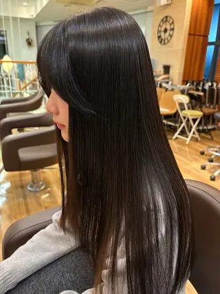 ロング HONOKA ブリーチ/艶カラーのヘアスタイル