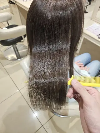 セミロング 社内カット講師・店長 菅原賢一のヘアスタイル