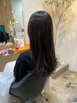 ロング カラー MIOベージュカラー 柔らかいカラーのヘアスタイル