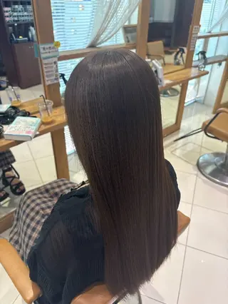 カラー ロング 萩原 新菜のヘアスタイル