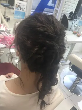 セミロング ヘアアレンジ 【暖色カラー特化】 中山由梨のヘアスタイル