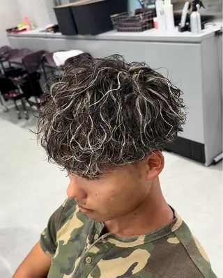 パーマ メンズ シャドウ/フェザー 朝崎倭斗のヘアスタイル
