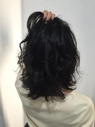 ミディアム パーマ ハイトーンブリーチ 土坂 由志【京都】のヘアスタイル