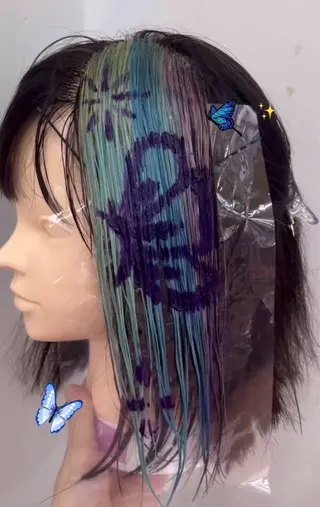 セミロング スパイキーショート /ハイトーンのヘアスタイル