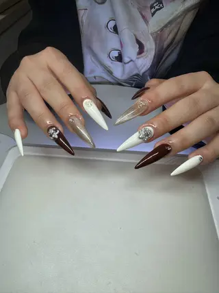 ネイル MQueen ネイルサロンマルのネイルデザイン