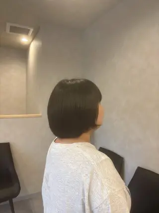 ショート カラー 築山 栞奈のヘアスタイル