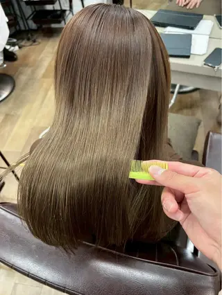セミロング カラー 森 彩夏のヘアスタイル