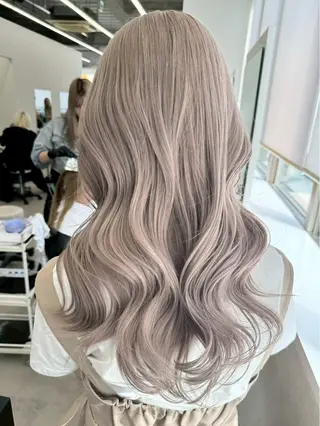 カラー Asami／名古屋／ ハイトーン／デザインのヘアスタイル