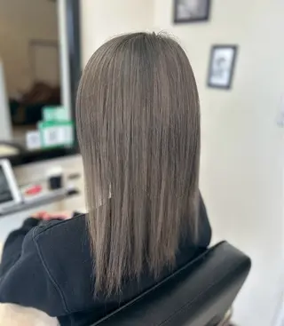 カラー 芦川 愛夏のヘアスタイル