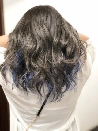 ロング カラー ヤナ マネージャーのヘアスタイル