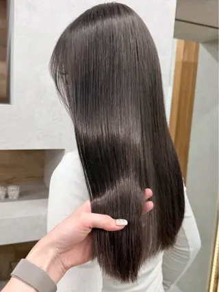 ロング 秋山 七海のヘアスタイル