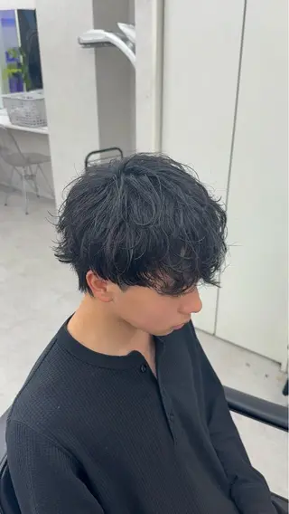 パーマ メンズ 毛流れセンター パート/蠣﨑俊吏のヘアスタイル