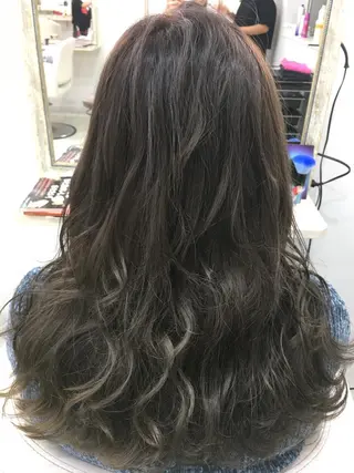 セミロング カラー 髪質改善 中川 翔のヘアスタイル