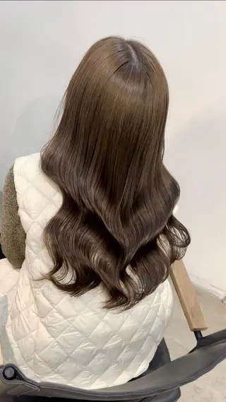 ロング 梅田ストレート💕 赤み消し透明感カラーのヘアスタイル