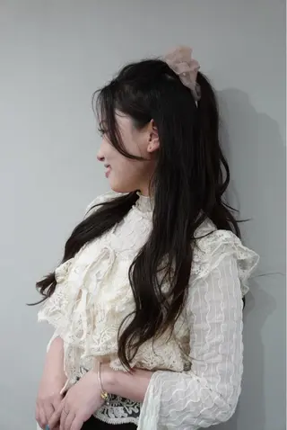ロング IORI/暖色カラー 顔まわりカットのヘアスタイル