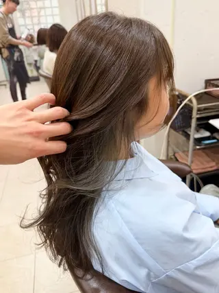 セミロング ブリーチなしで叶う 透明感カラー｜Raiのヘアスタイル