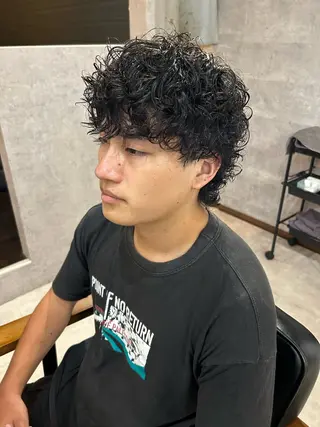 ミディアム パーマ メンズ 勝毛 広貴のヘアスタイル