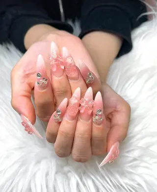 ネイル Lee Nailsのネイルデザイン