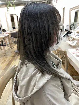 ミディアム 玉邑 美菜のヘアスタイル
