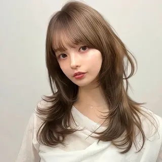 セミロング カラー ヘアアレンジ 新宿/レイヤーカット 髪質改善/小顔見せのヘアスタイル