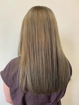セミロング おせ ちさとのヘアスタイル