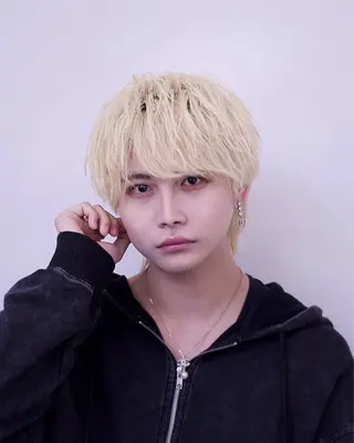 カラー メンズ ラウンドマッシュ/ フェザーショート大阪のヘアスタイル