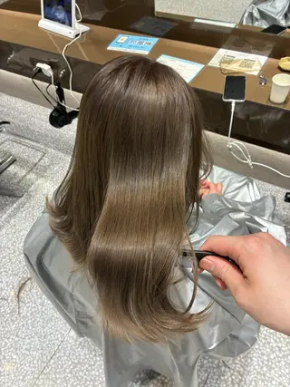 セミロング カラー カラーブリーチ特化 石原勇希のヘアスタイル