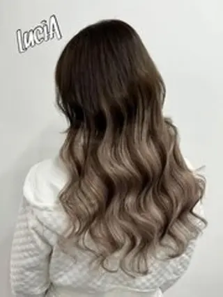 ロング カラー MISAKIエクステ ブリーチ\5900のヘアスタイル