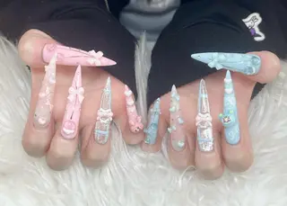 ロング ANH ゴテゴテネイルのネイルデザイン