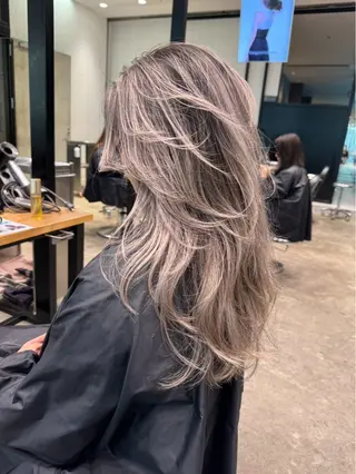 ロング カラー ✨盛れるレイヤー🪞 🎀モモカ🎀のヘアスタイル
