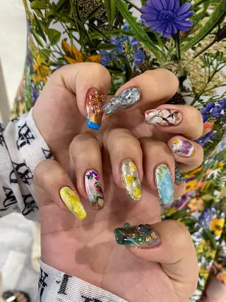 ネイル Shiori・:* 💫のネイルデザイン