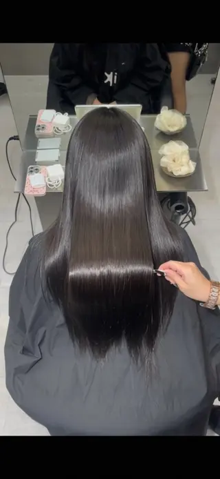 ロング カラー SARA 黒髪/ブルーブラックのヘアスタイル