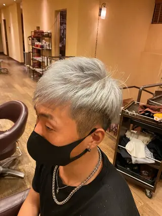 ショート カラー 太田 康治のヘアスタイル