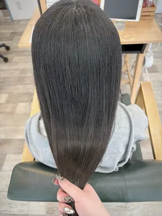 ロング うる艶カラー/美髪 折戸光希のヘアスタイル