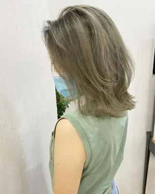 ミディアム カラー ヘアアレンジ ブリーチダブルカラー 元町三宮/三ノ宮のヘアスタイル