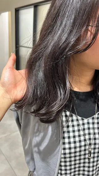 ミディアム カラー オリーブベージュ/ ブリーチなし透明感のヘアスタイル