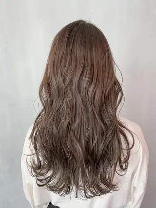 ロング カラー TAI透明カラー 柔らかい縮毛矯正のヘアスタイル