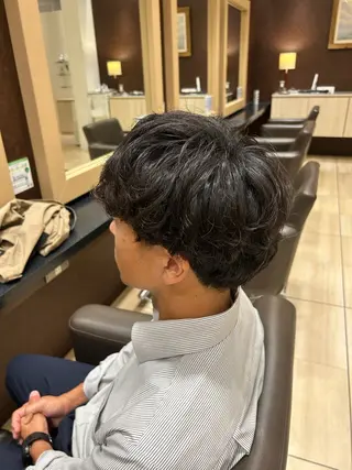 ショート パーマ 渡辺 蛍のヘアスタイル