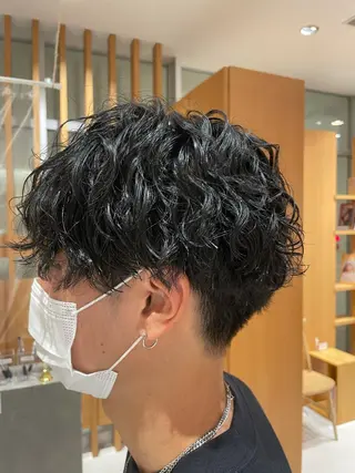 パーマ メンズ ARMONY秋山輝也 コテ巻き風パーマ特化のヘアスタイル