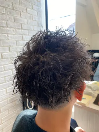 ショート パーマ メンズ 恵谷 洸のヘアスタイル