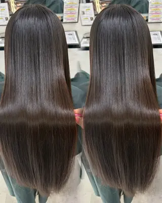 ロング 縮毛矯正🎀髪質改善 の専門家tomonaのヘアスタイル