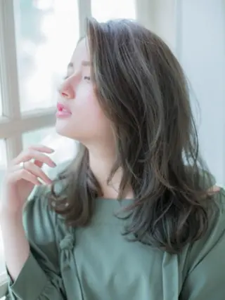ミディアム amie池袋【アミ】 ayanaのヘアスタイル