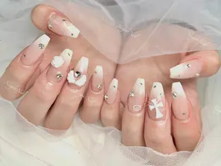 ネイル 🦋 Queenieのネイルデザイン