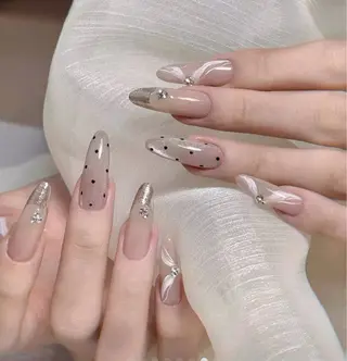 ロング AMI Nailsalonのネイルデザイン