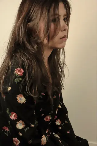 セミロング 佐山 眞紀のヘアスタイル