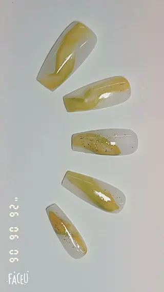 ミディアム 小林 ゆりのネイルデザイン