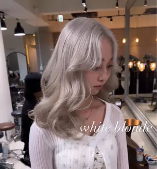 セミロング カラー 💜ハイトーン💛 マジカルかいちゃんのヘアスタイル