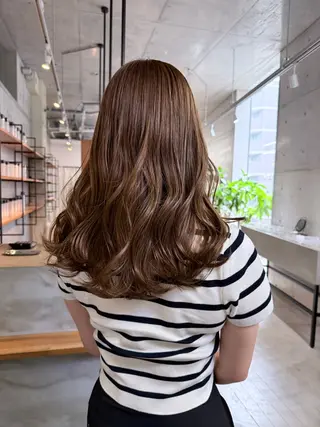 ミディアム 葉 /レイヤーカットのヘアスタイル
