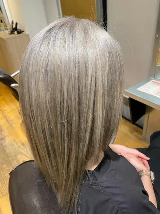 ミディアム カラー 鈴木 絢麗のヘアスタイル